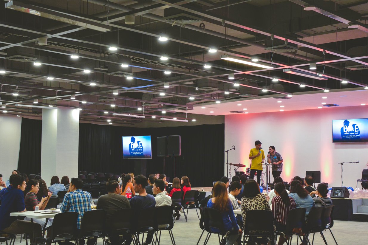 Guest WiFi Solutions for Large Venues: What’s Needed for Setup?